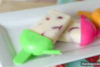 Luscious Strawberry Cheesecake Pudding Pops