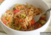 Tai Pei’s Zesty Chicken Chow Mein in Minutes