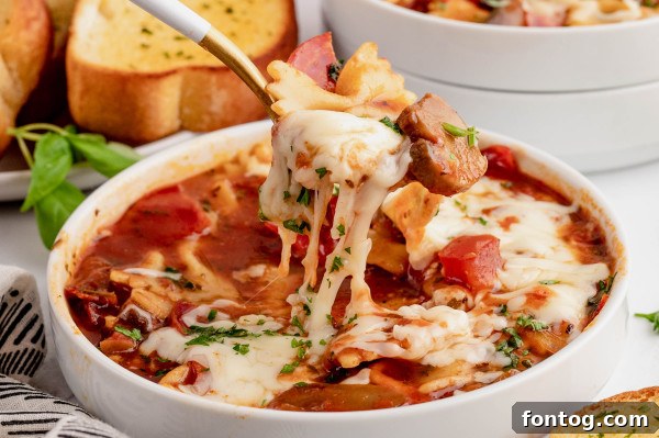 slow cooker pizza soup with garlic bread