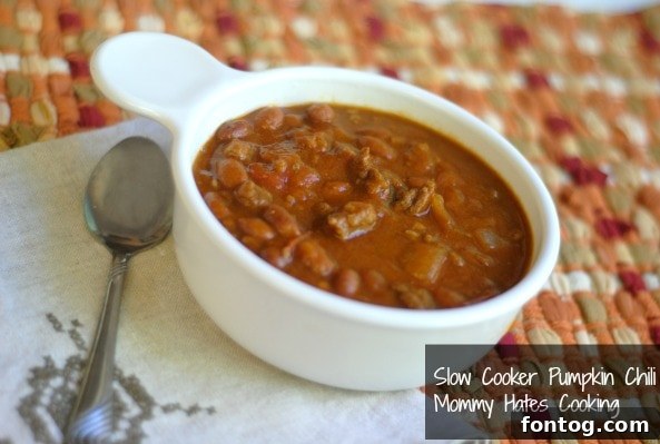 Delicious Slow Cooker Pumpkin Chili with toppings