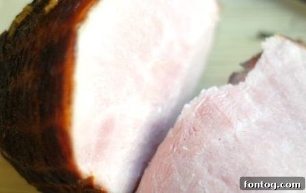 Baked Ham with Apple and Clove Glaze