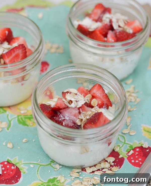 Easy meal prep: Strawberry Oat Parfaits in mason jars