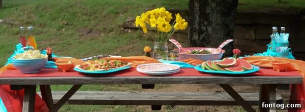 How to Host a Backyard Fiesta + Grilled Taco Flatbread #31DaysWithRotel AD