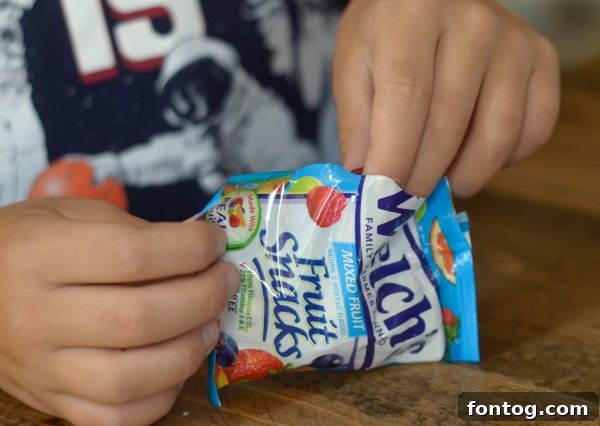Tips for Teaching Kids to Pack Lunches: Serving Sizes and Starting Early #WelchsFruitSnacks AD