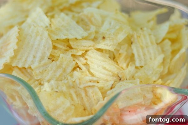 10 Summer Cookout Menu Staples for a Flawless Feast 15 Assortment of side dishes and condiments for a summer barbecue. #SummerCookout #MasterSummer