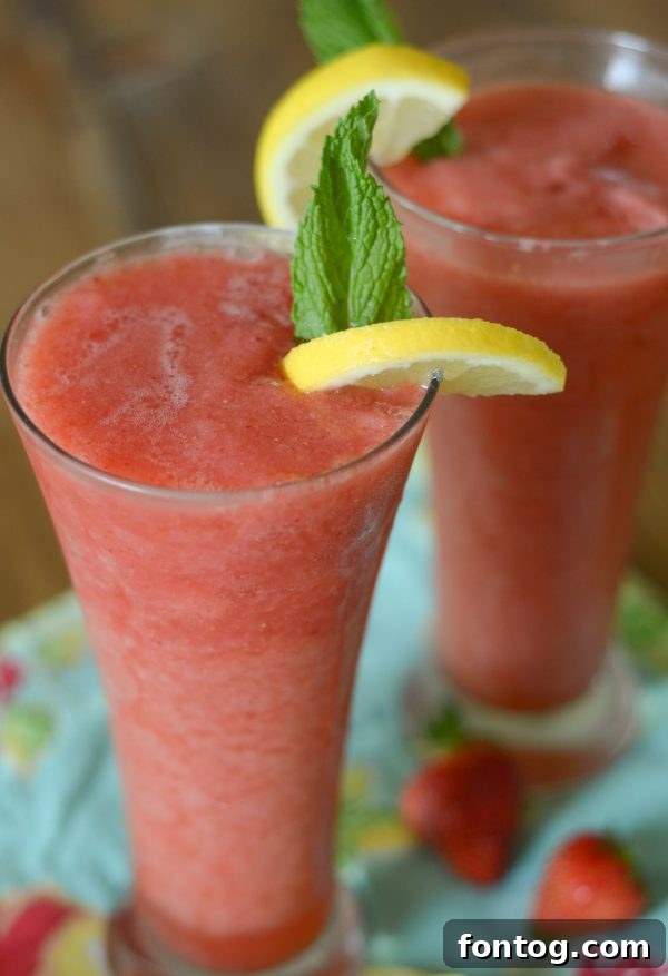 Frosted Berry Lemonade Delight 2 Frozen Strawberry Lemonade Mocktail #TrendingintheKitchen #Mocktails #GlutenFree