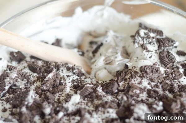 Easy Gluten-Free Cookies & Cream Fluff Dessert