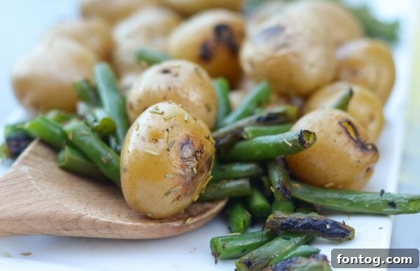 Grilled little potatoes and green beans, a healthy side dish