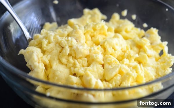 scrambled eggs for breakfast bowls