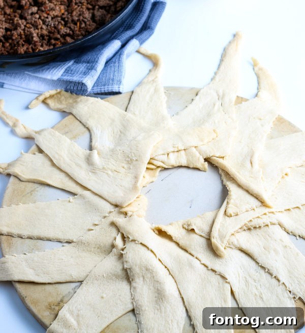 Simple Fiesta Crescent Ring 5 Pillsbury Crescent Rolls for Taco Ring