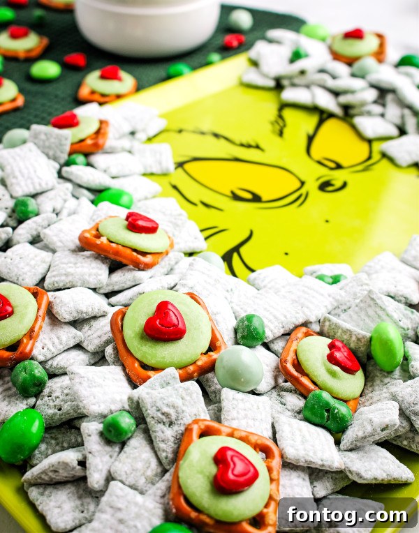 grinch snack mix