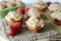 Luscious Strawberry Crumble Muffins
