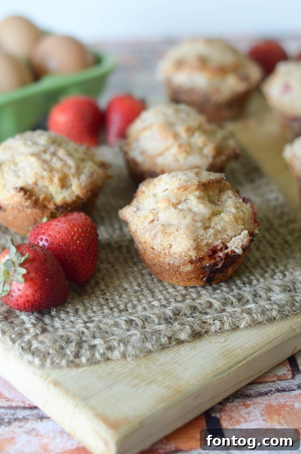 Strawberry Crumble Muffins