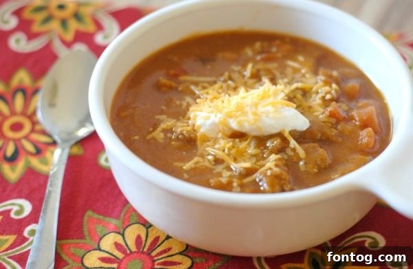 Delicious Slow Cooker Pumpkin Chili for your Fall Menu