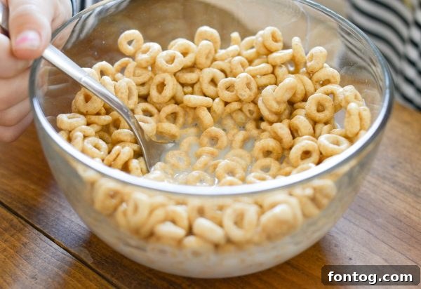 Family eating Maple Cheerios