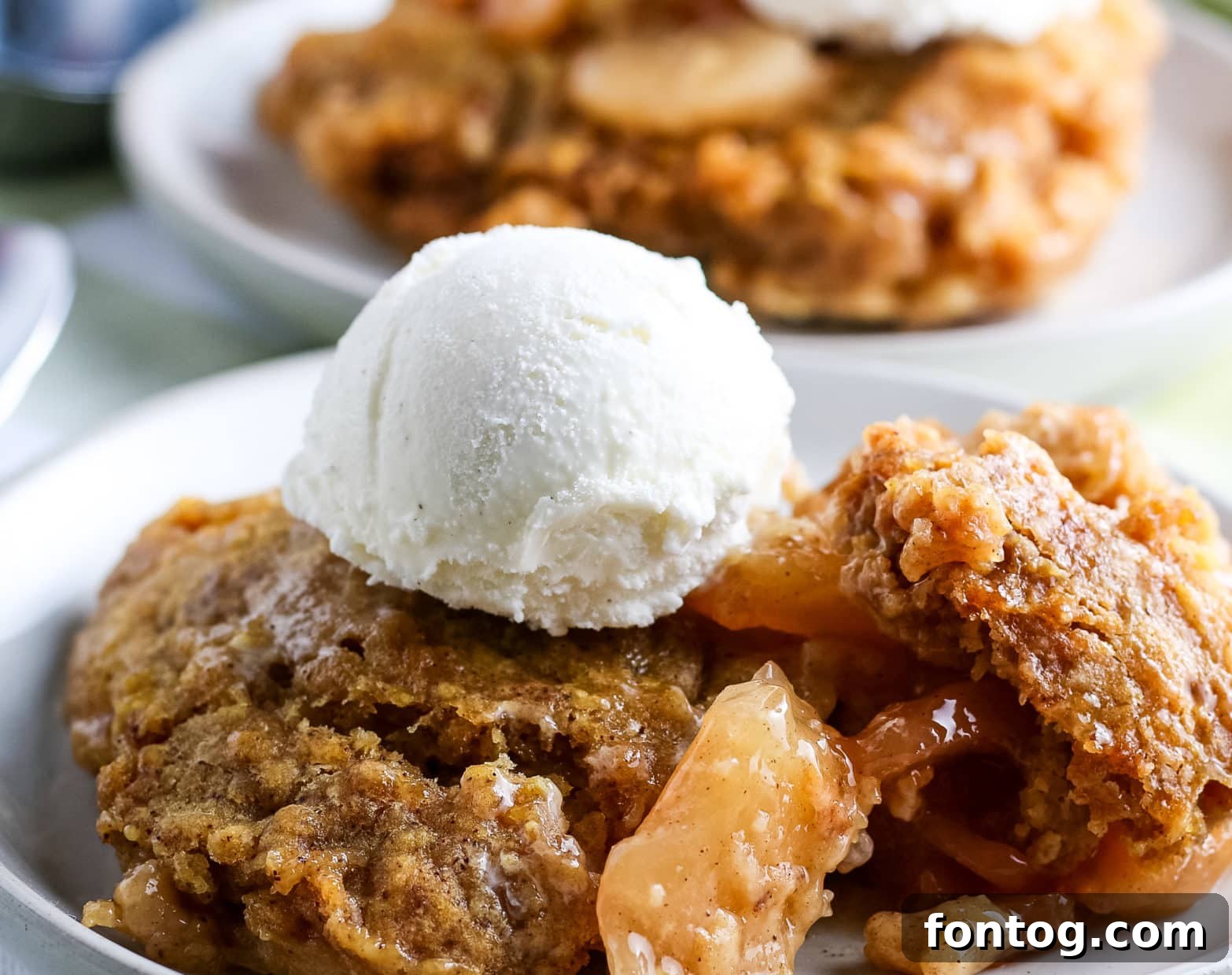 A comforting Crockpot Apple Cobbler, cooked to perfection.